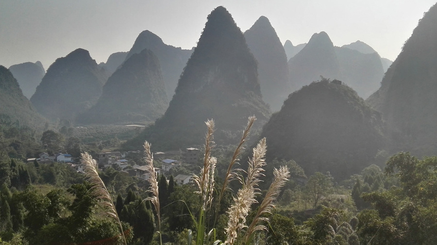 喀斯特鉴赏-群山          汤建伟.摄